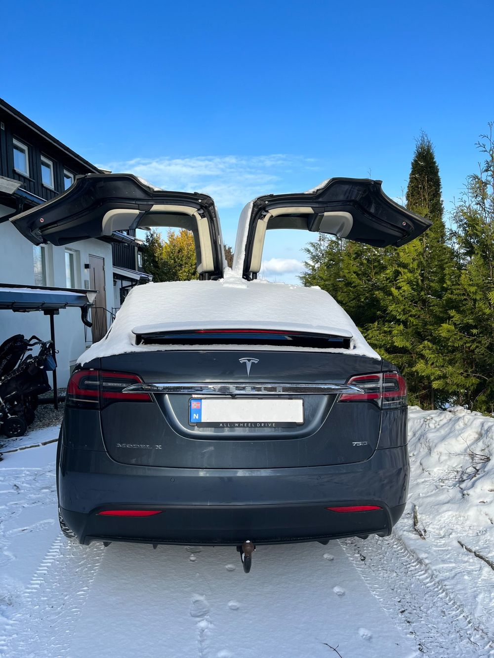 Tre barneseter i baksetet test av Tesla Model X